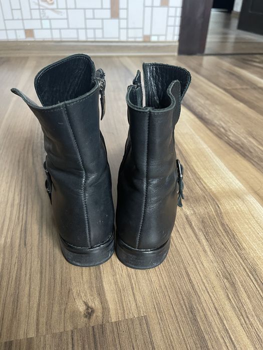 Ботінки жіночі, шкіряні
