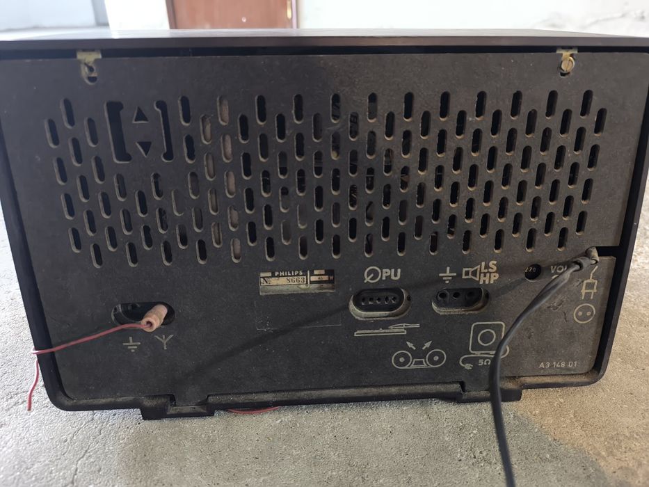 Rádio antigo Philips a válvulas – anos 60 – para restauro ou peças