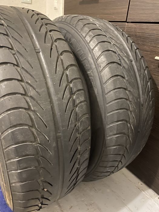 Резина літо 205/65/r15  дві по 800 і трейтя за 400