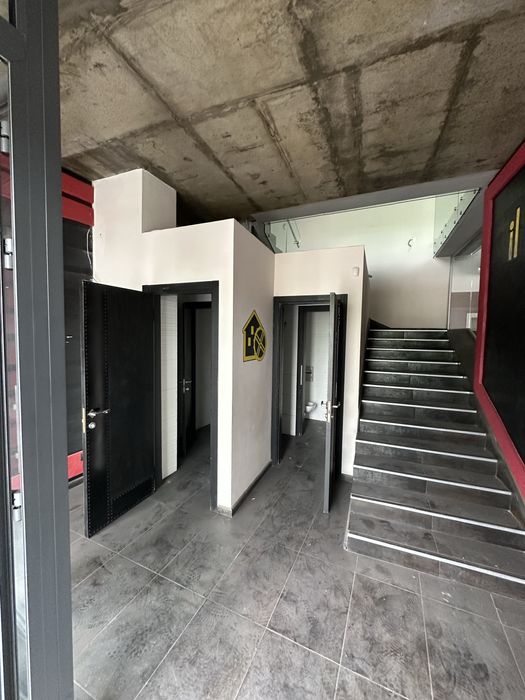 Дніпровська Набережна 19