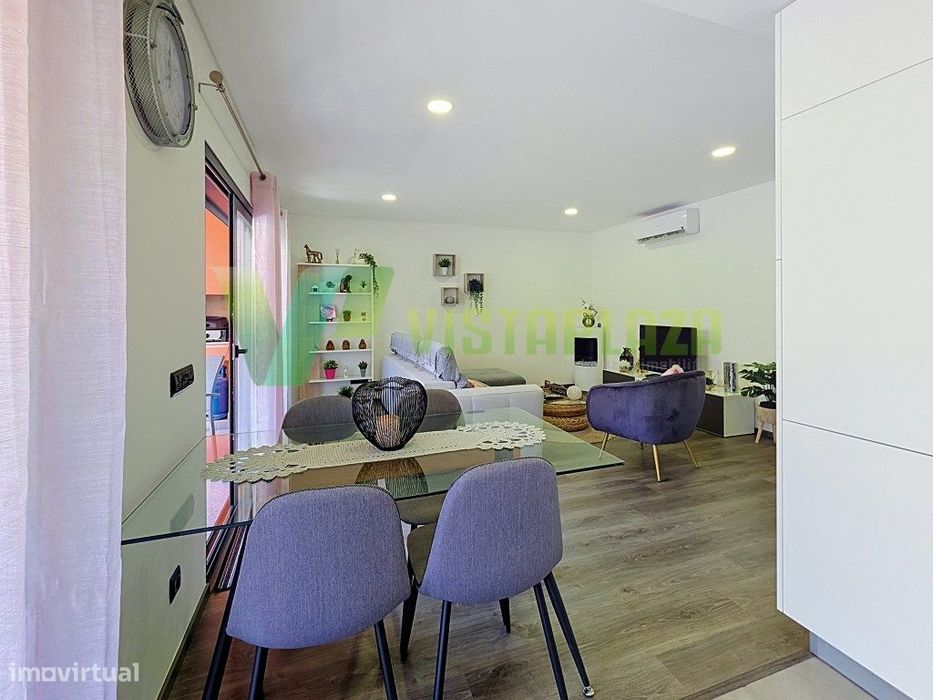 Apartamento T2 com Grandes Varandas e Garagem Box no Barranco do Ro...