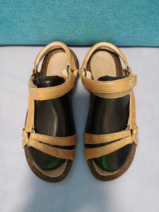 Teva жіночі шкіряні босоніжки розмір 38/24 см