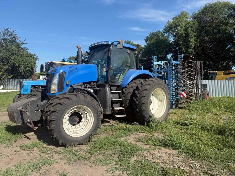 New Holland T8050