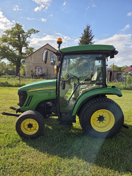 Traktor John Deere 3720 4x4 E-HYDRO