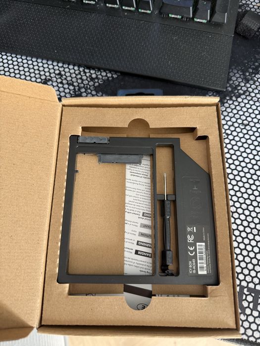 Drobiazgi - Słuchawki Creative - obudowa dysku 2,5’ do laptopa - kbel VGA - inne