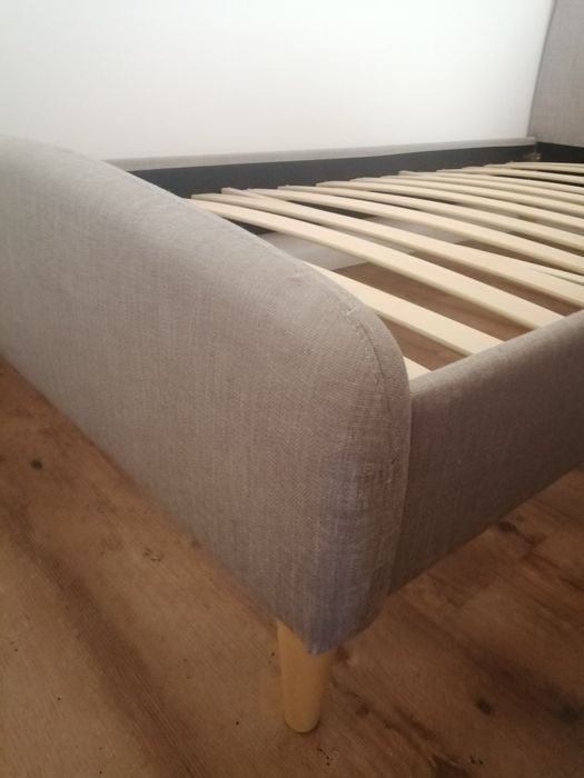 Cama de solteiro forrada