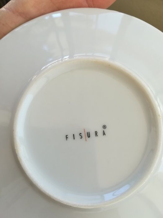 Conjunto de 6 Chávenas c/pires (de porcelana, marca "Fisura") NOVO