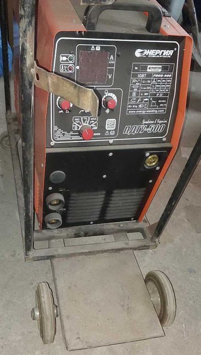 Зварювальні апарати	ПДГУ-500, ПДГ-315, ВДУ-506С Сварочники