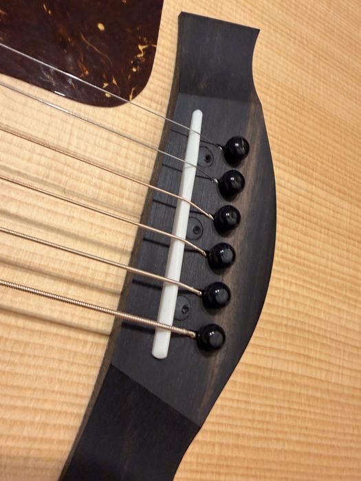 Guitarra Taylor 214ce Koa