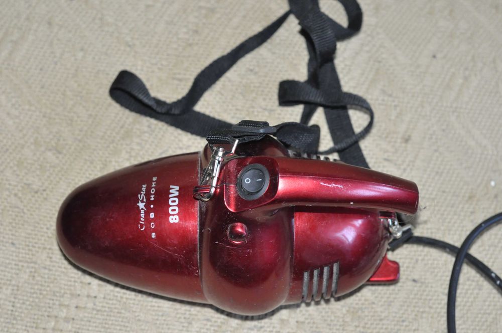 Odkurzacz przenośny mały Clatronic 800 W.