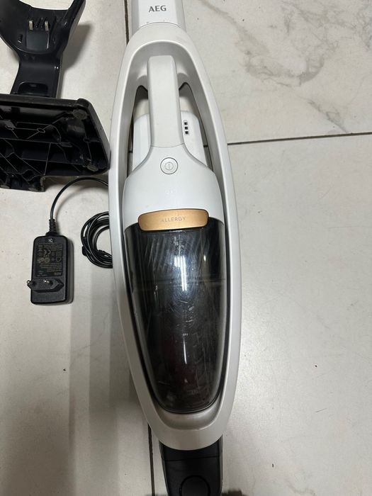 Вертикальный пылесос AEG/Electrolux. Аккумуляторный