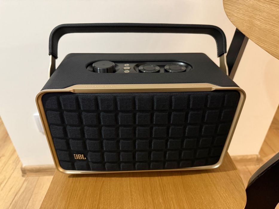 JBL Authentics 300