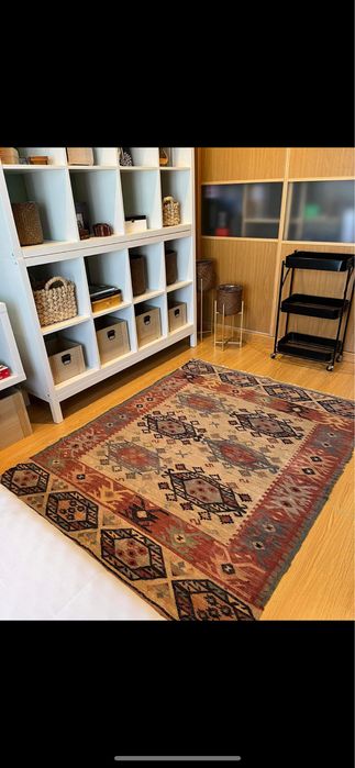 Movel c escadas p toalhas wc , carpetes varios mantas Alentejanas