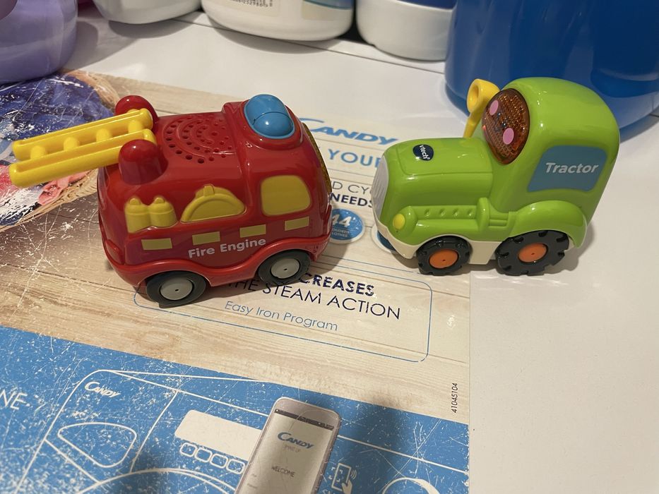 Zestaw samochodzikow vtech