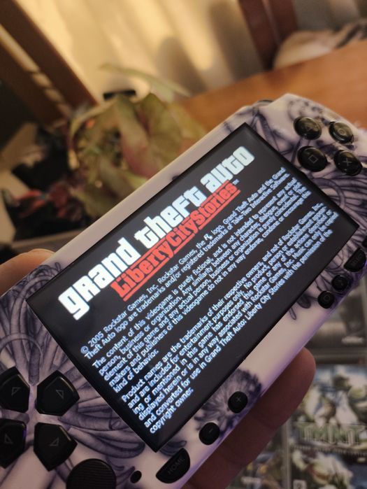 PSP 1001 + carregador + 46 jogos originais
