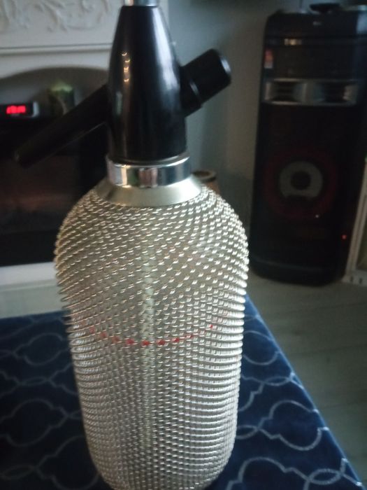 Syfony na wodę gazowaną na naboje.syfon jest stary ale w dobrym stanie