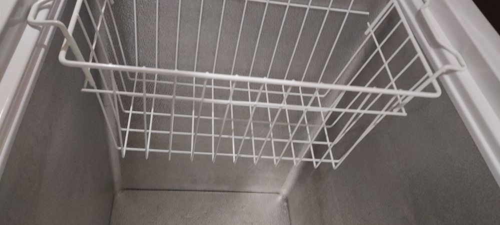 Arca frigorífica 300 litros em bom estado.