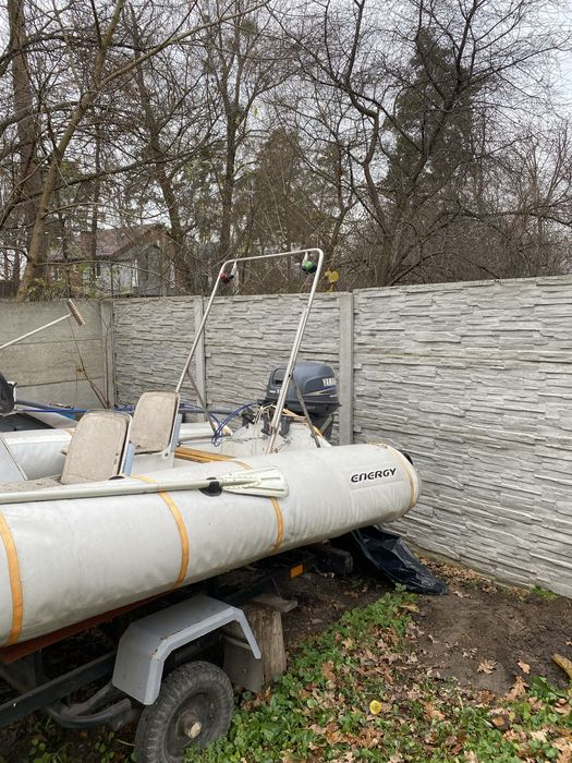 Продається човен з мотором