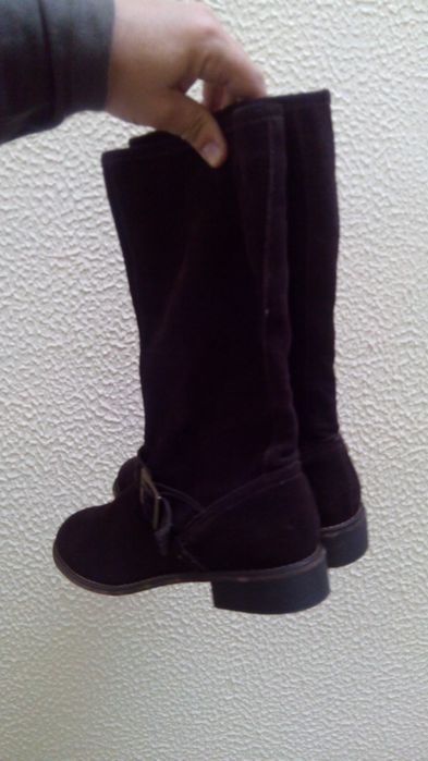 Botas em pele de camurça castanhas