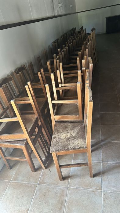 Vendo mesas e cadeiras de madeira