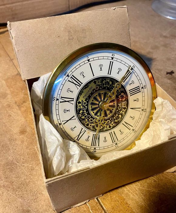Relógio antigo de corda nunca usado