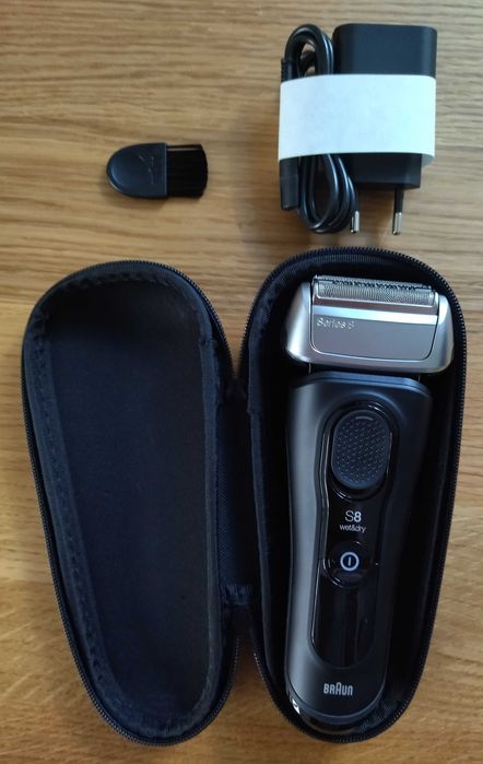 Nowa golarka Braun 8 model 8410s (komplet z ładowarką BEZ podstawki)