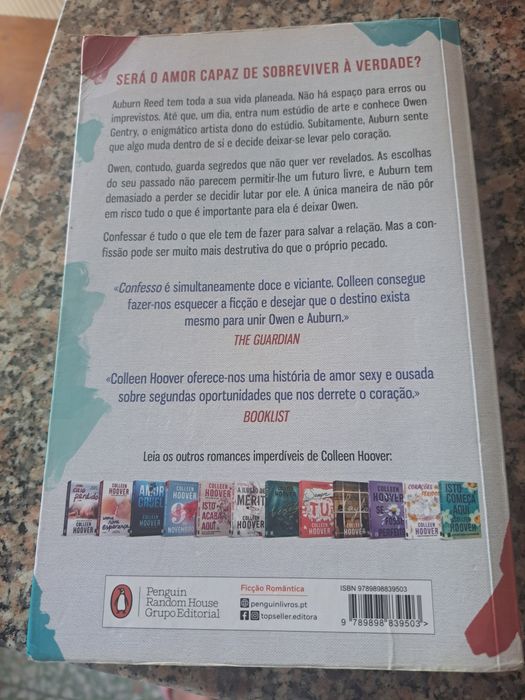 Livro de Colleen Hoover " Confesso"