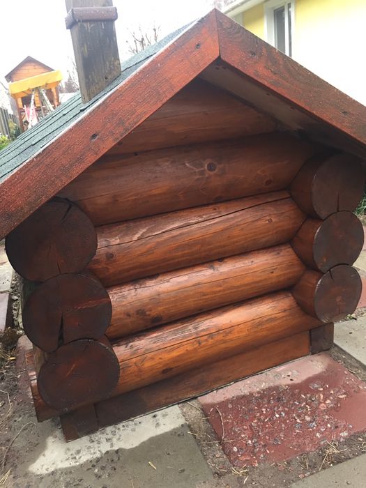 Будка для собаки утепленная деревянная из сруба дерева, вольер