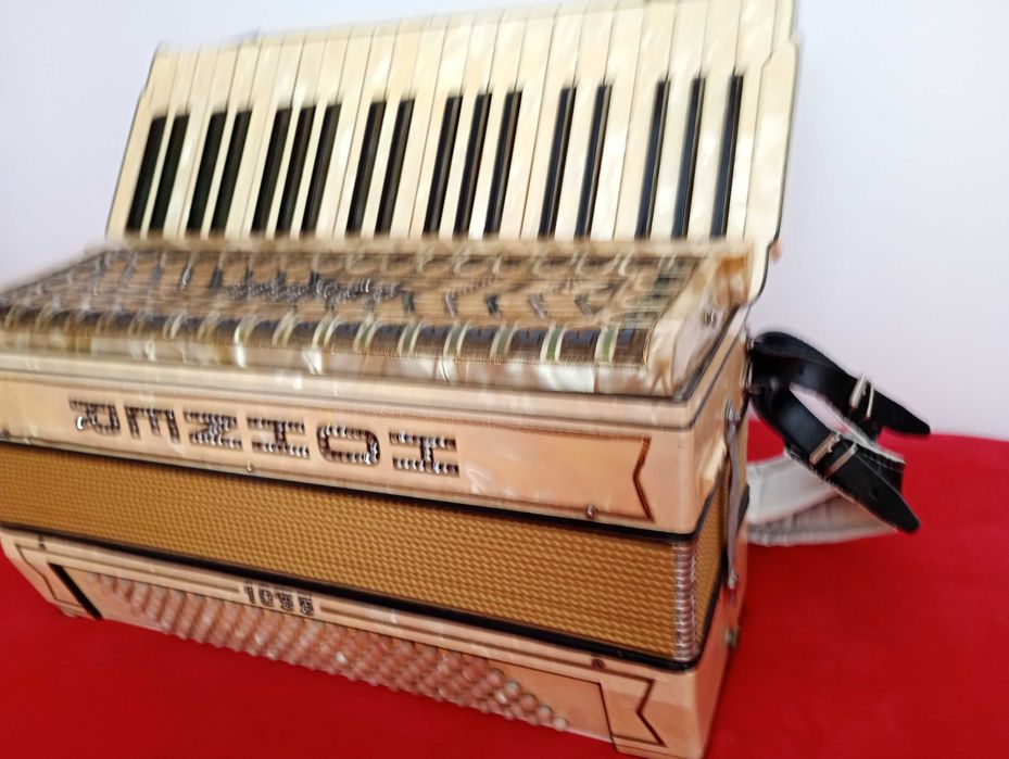 Sprzedam  akordeon  Hohner  1055