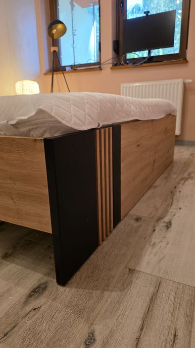 Łóżko 160x200 tapicerowany czarny zagłówek + szafka nocna
