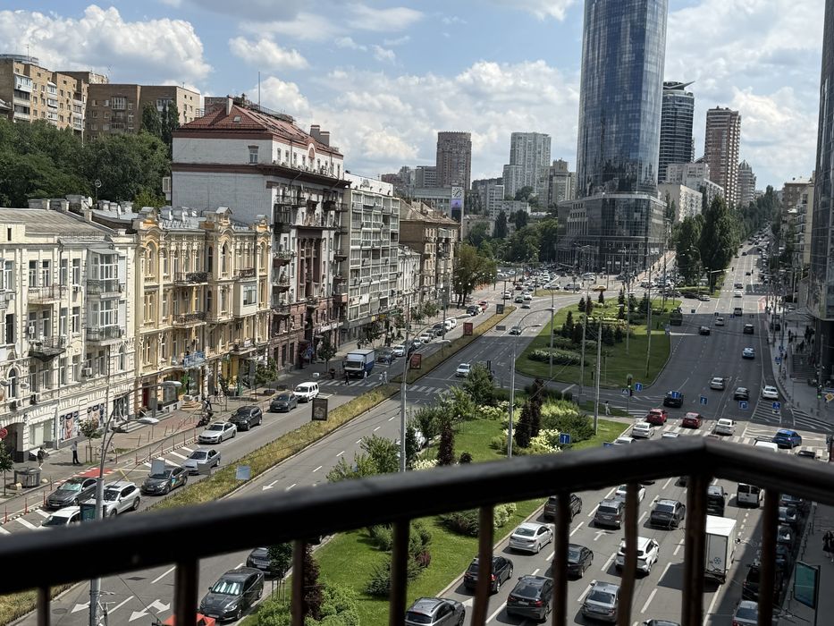 Подобово, Gulliver, Басейна 10, Хрещатик