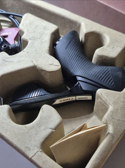 SRAM Force AXS D2 - hamulce

hydrauliczne przód + tył 12s AXS NOWE