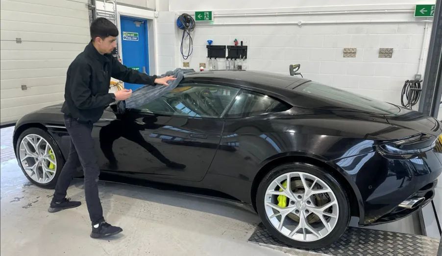 Aston Martin DB11 Coupé V12 Auto