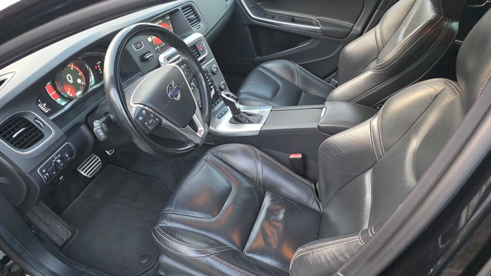 Volvo V60 D6 2.4 Plug-In Hybrid Summum – Full Extras – Estado Impecável