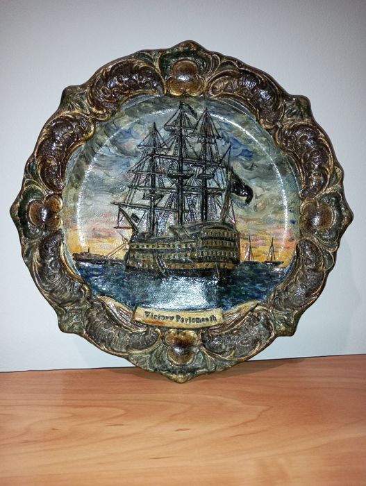 Декоративна об'ємна тарілка на стіну