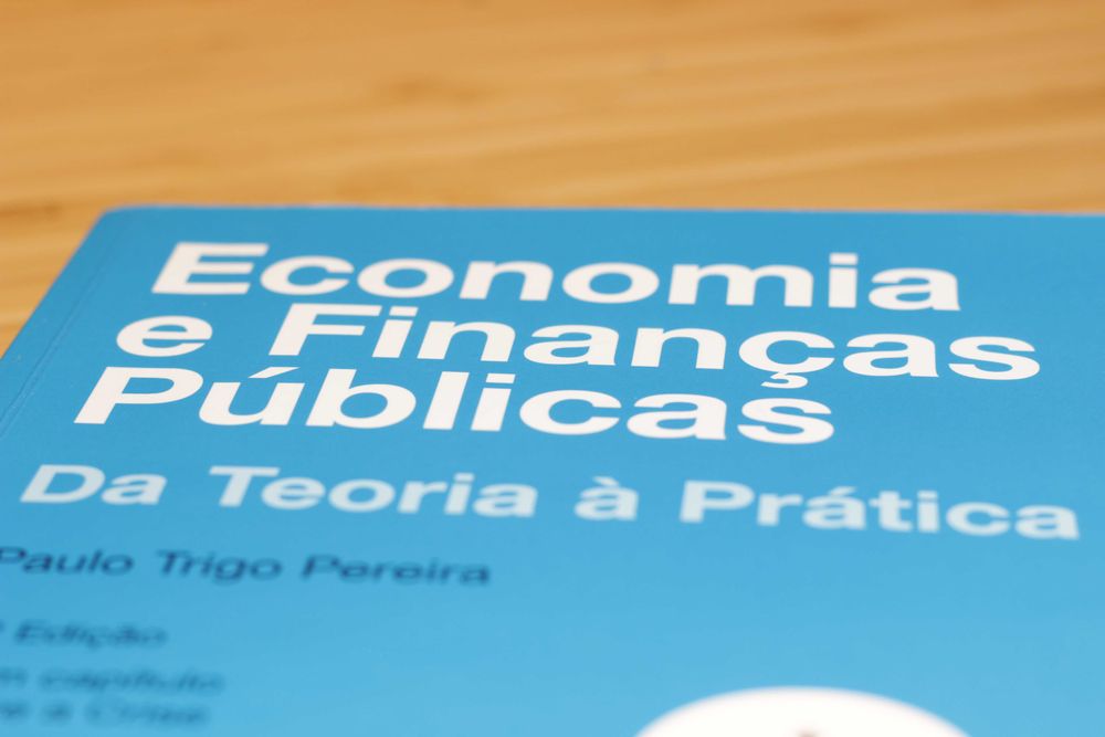 Economia e Finanças Públicas: Da Teoria a Prática (livro em português)
