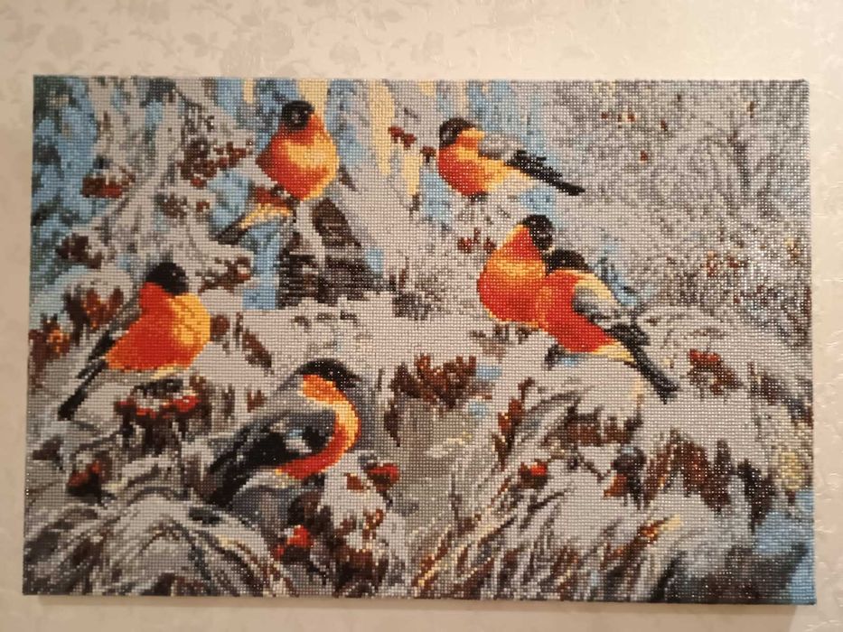 Картина , вже зібрана алмазна мозаїка снігурі