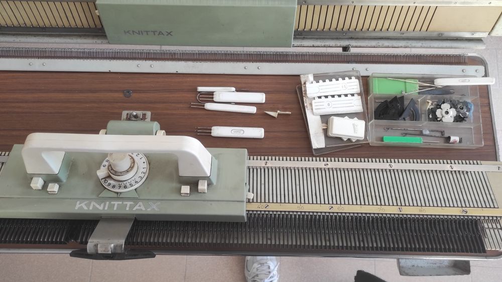 Máquina de tricotar knittax