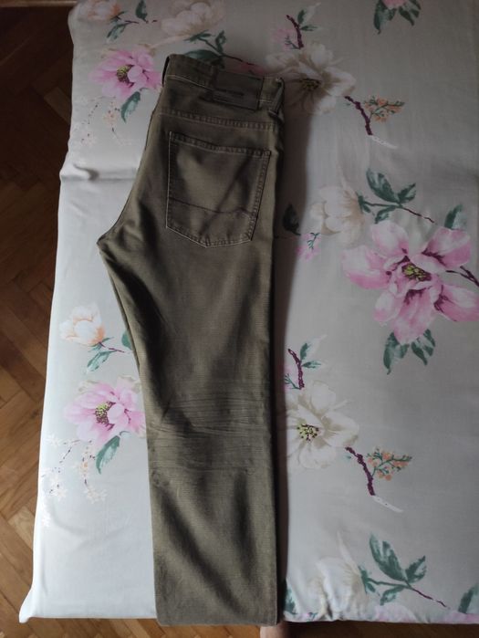 Продам джинсы. Ровный крой. Размер 34_30.