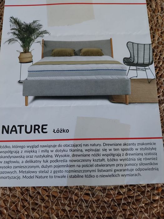 Łóżko sypialniane z materacem