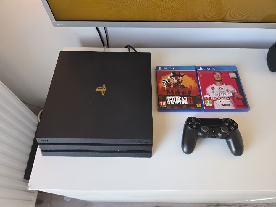 Konsola PS4 Pro 1TB + oryginalny Pad V2 i 4 gry