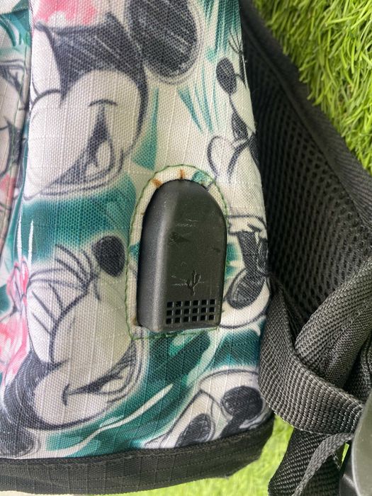 Mochila Disney Minnie Mouse com USB e compartimento para portátil