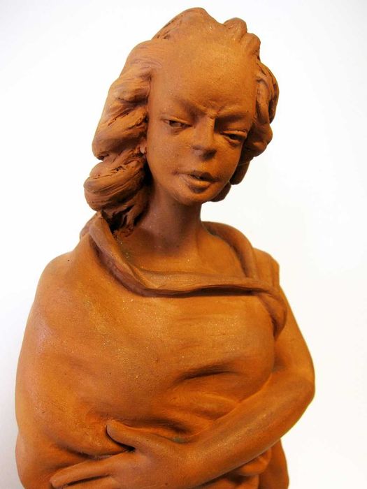 escultura em barro - Fadista - assinada Domingos Barros - 1965