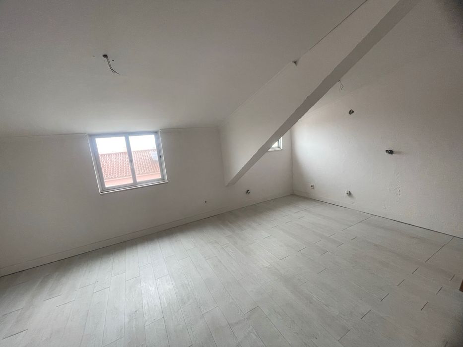 Andar de moradia T5 Fernão Ferro