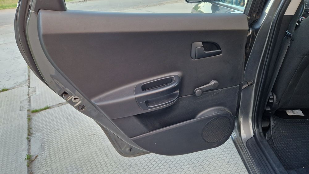 Автомобиль Kia Cee'd универсал 2009 рік
