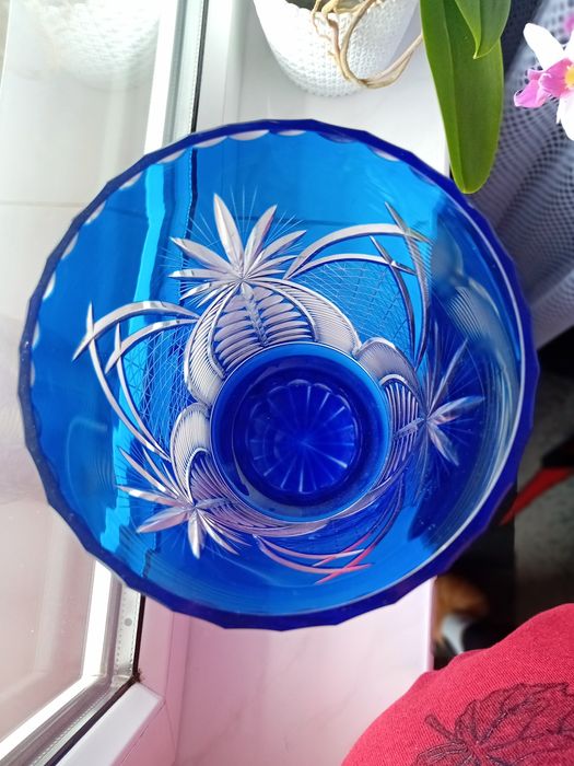 Duży wazony kryształowy w kolorze kobaltowym