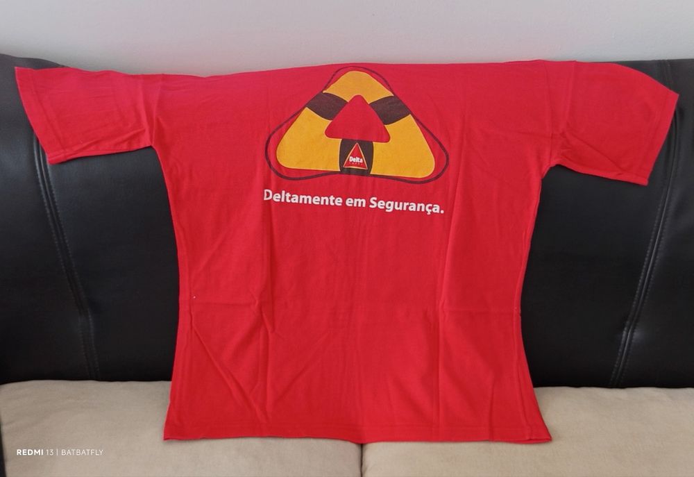 T-Shirt com publicidade original dos Cafés Delta