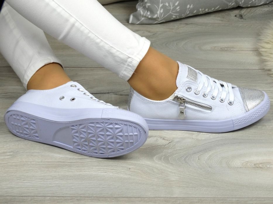 Trampki, tenisowki roz 40 slim 25 cm , biale z zamkiem , srebny nosek
