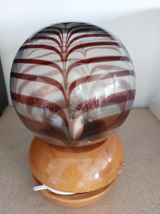 Par de Candeeiros de Mesa Vintage em Vidro Trabalhado e Base em Madeira