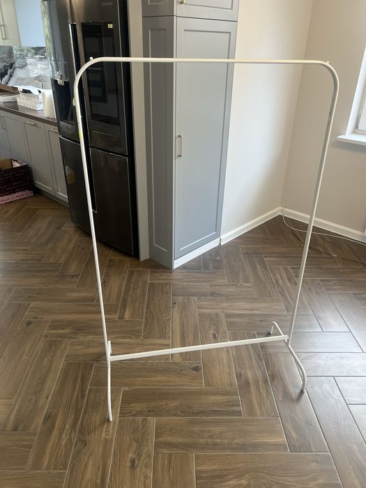 Stojak na ubrania, około 30 szt, 30 zł sztuka